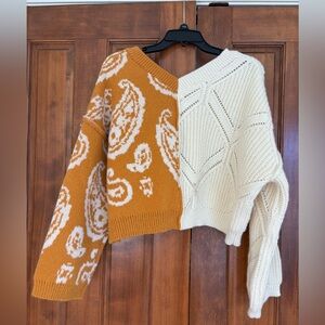 POL V-Neck Sweater in Cream and Tan